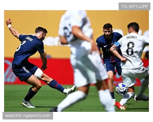 巴黎圣日耳曼5-0大胜：登贝莱状态爆发