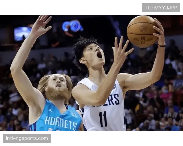 争议瞬间聚焦：最后时刻篮下身体接触未吹罚，两队教练对防守尺度表达不同看法